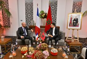Les ministres des Affaires étrangères marocain et français, Nasser Bourita et Jean-Noël Barrot, le 29 octobre 2024 à Rabat.