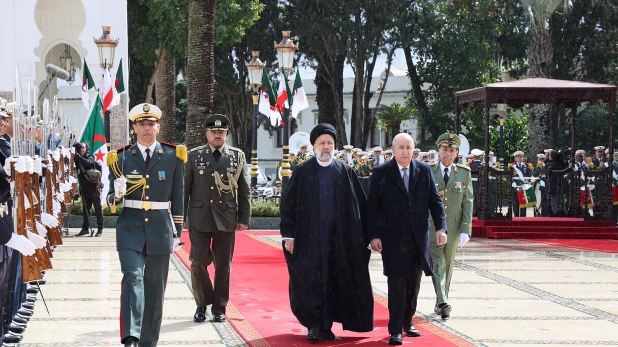 Le président algérien Abdelmadjid Tebboune et l'ancien président iranien Ebrahim Raïssi, en mars 2024 à Alger.