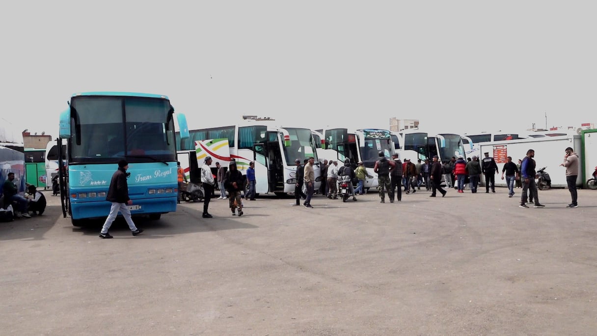 حركة مكثفة داخل محطة أولاد زيان قبيل العيد وتفاوتات في أسعار التذاكر