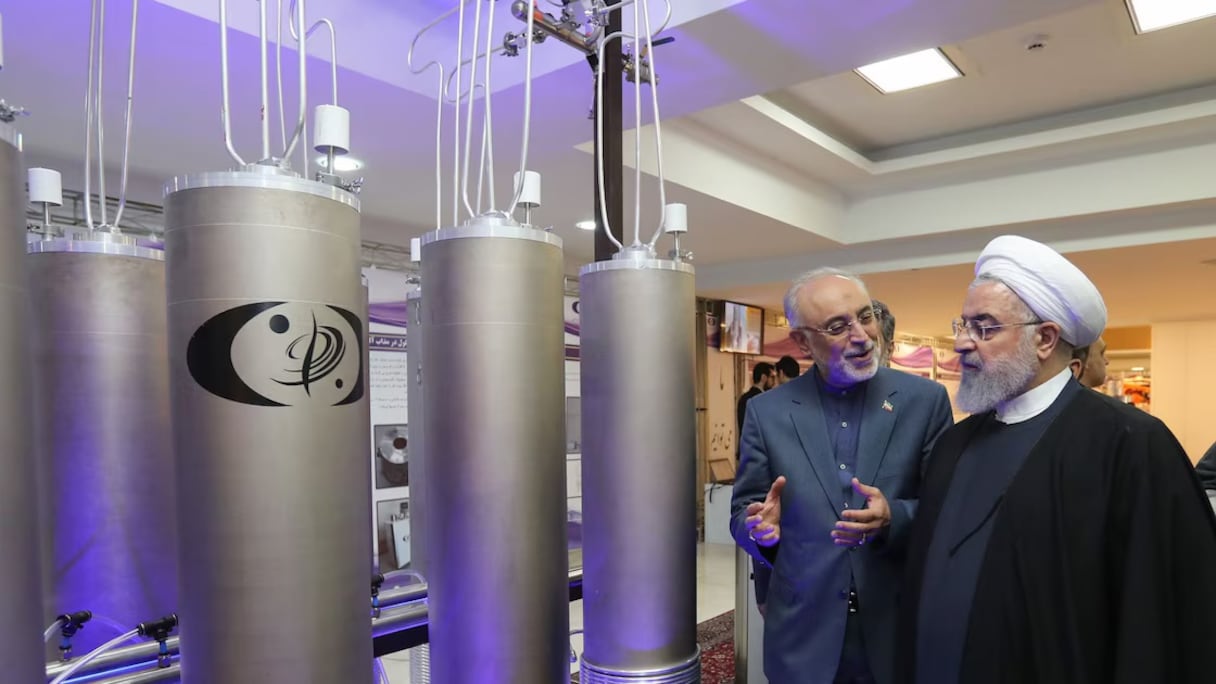 L'ancien président iranien Hassan Rohani avec le directeur de l'agence nucléaire iranienne Ali Akbar Salehi, le 9 avril 2019 à Téhéran.