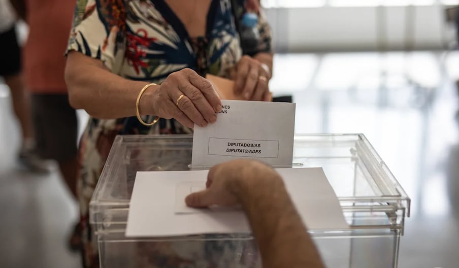 Lors du vote pour les élections législatives en Espagne, dimanche 23 juillet 2023.