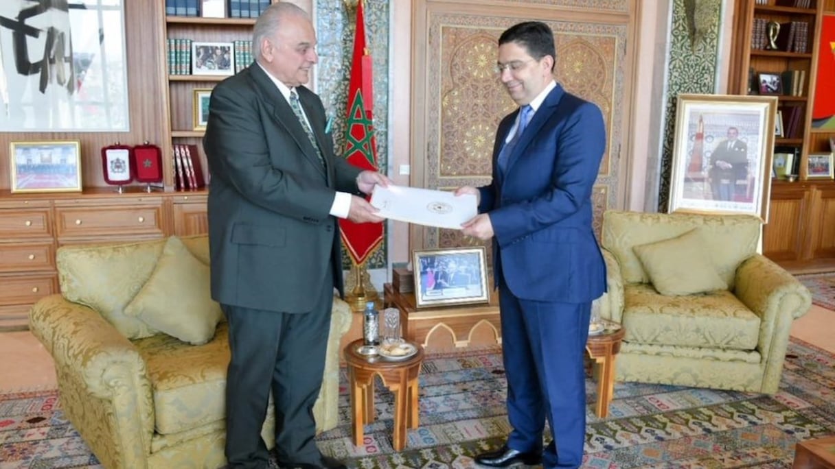 Nasser Bourita recevant Victor Hugo Ramon Paniagua Fretes, nouvel ambassadeur de la République du Paraguay, le mardi 31 mai 2022.
