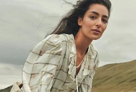 La mannequin marocain Nora Attal, nouveau visage de la collection printemps-été 2026 de Barbour.