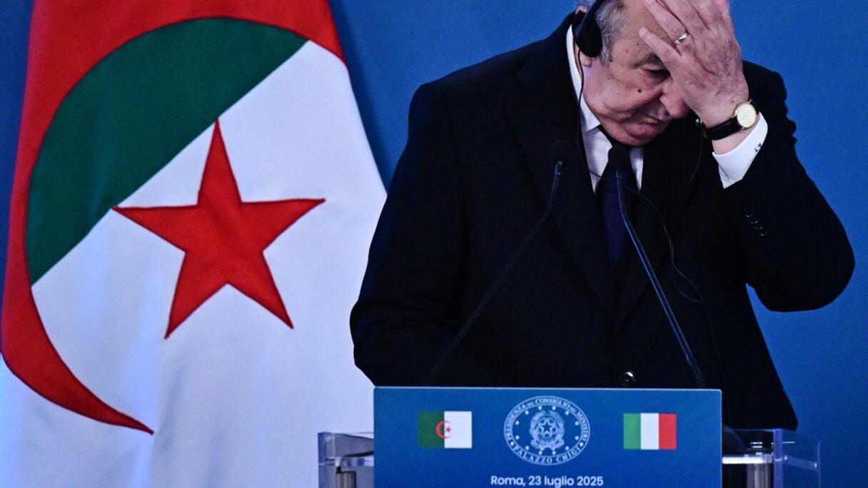 Le président algérien Abdelmadjid Tebboune lors une conférence de presse conjointe avec la cheffe de l'Exécutif italien à la Villa Doria Pamphili, à Rome, le 23 juillet 2025.