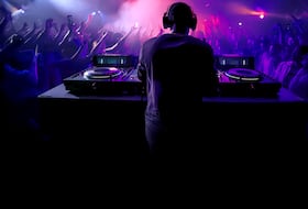 Les festivals de musique électronique confrontés à une organisation chaotique.