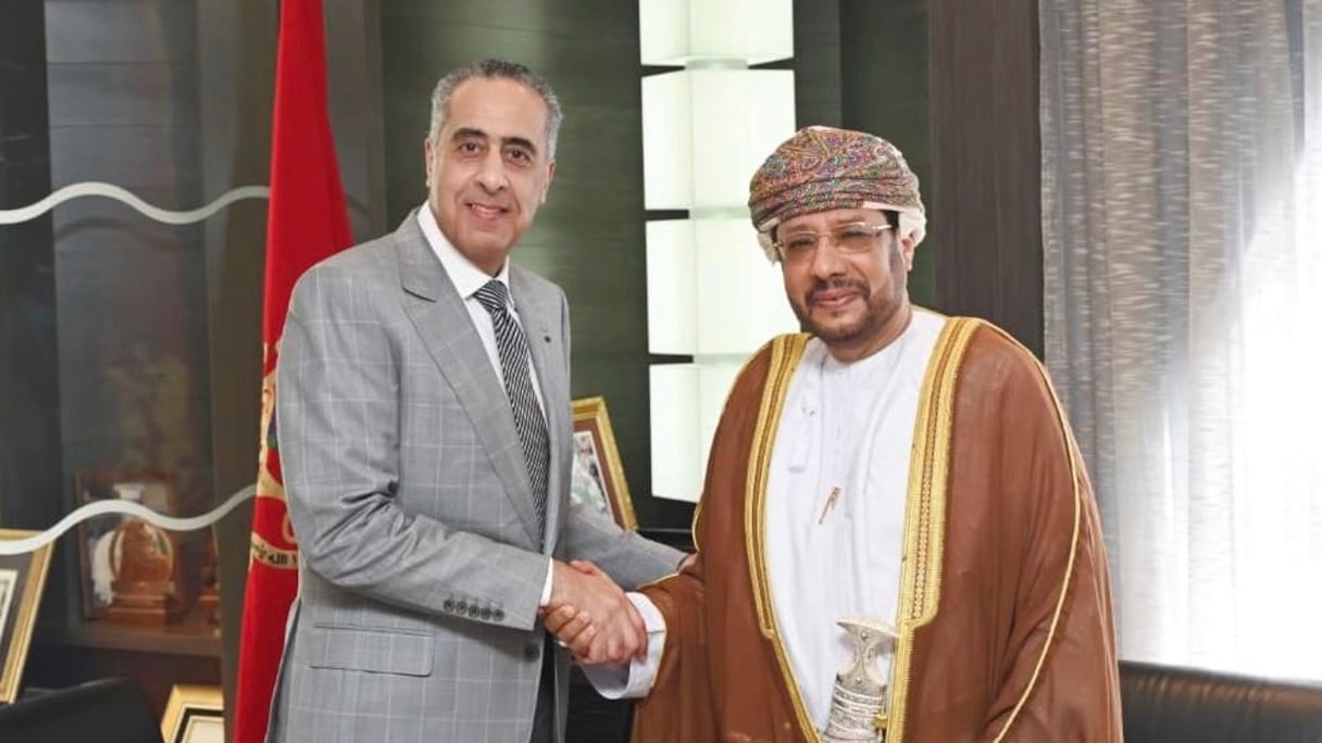 Le Directeur général de la Sûreté nationale et de la Surveillance du Territoire (DGSN-DGST), Abdellatif Hammouchi, et l’Ambassadeur du Sultanat d’Oman au Maroc, Khalid Salim Bamkhalif.