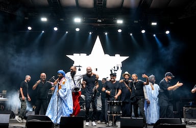 Une photo de famille des artistes marocains ayant pris part au SummerStage Festival de New York.