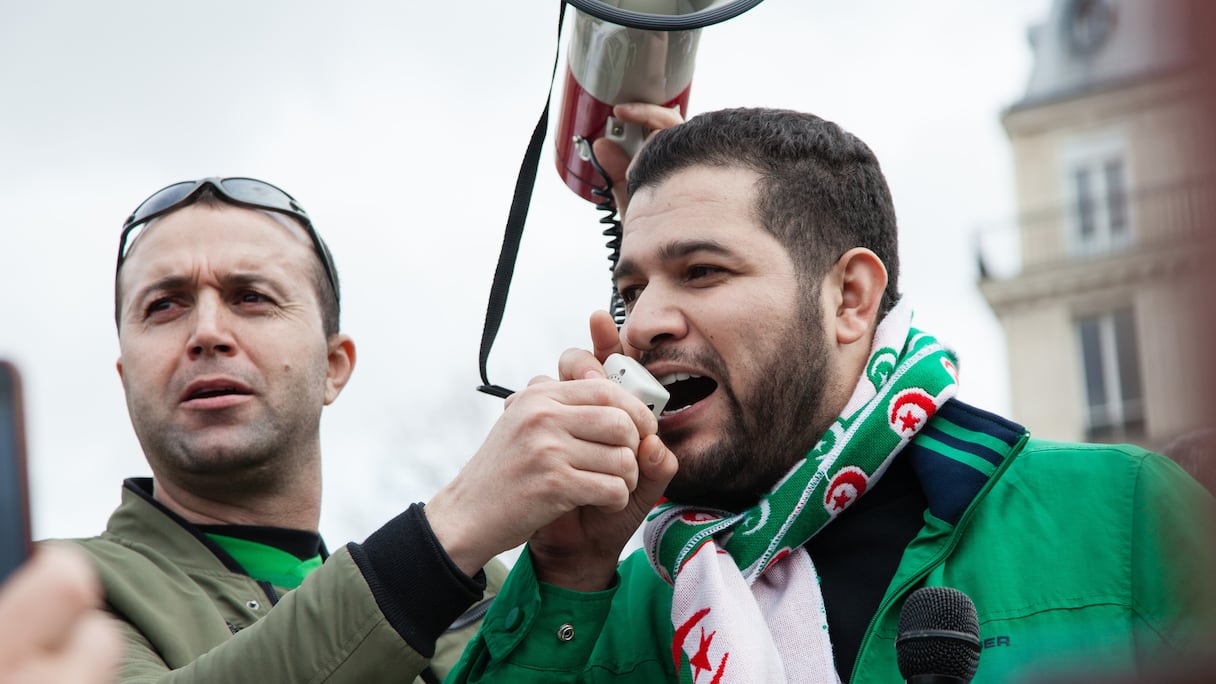 Amir Boukhors, alias Amir DZ, célèbre youtubeur et opposant algérien réfugié en France.