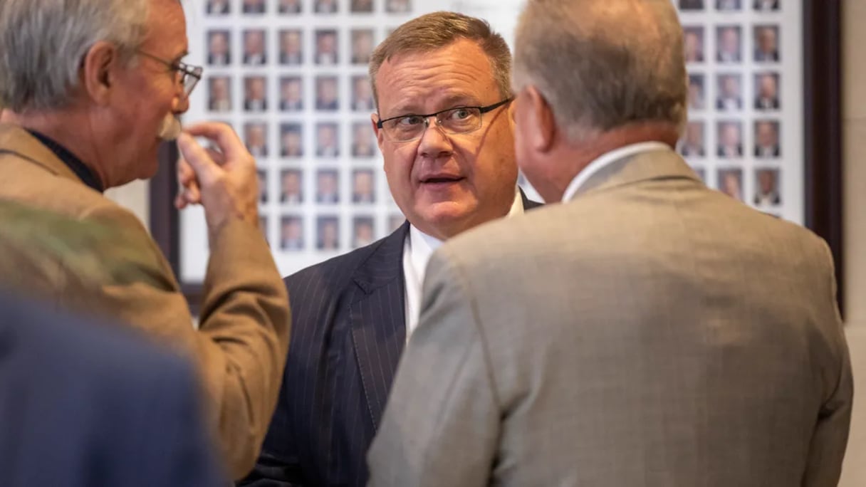 Au centre, le député américain Tim Moore.