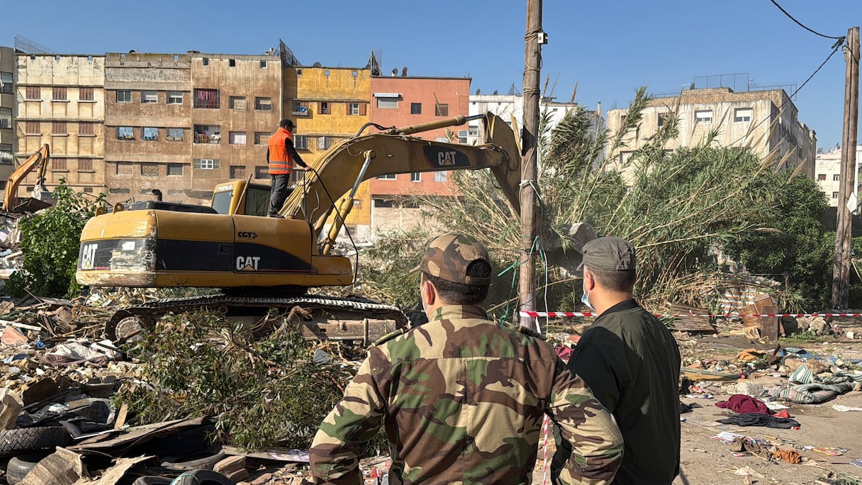 الجرفات تهدم كاريان "دراعو" بالدار البيضاء