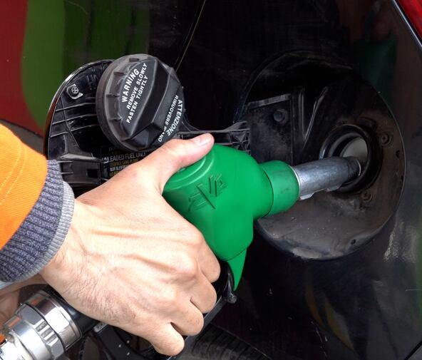 ارتفاع النفط عالميا يثير قلق المغاربة بشأن أسعار الوقود