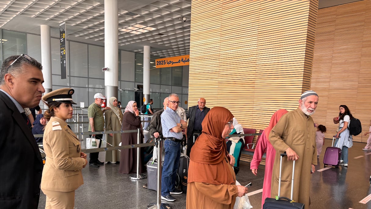 بين دموع الفرح وحفاوة الاستقبال.. مطار الناظور يحتضن مغاربة العالم ضمن عملية "مرحبا 2025"
