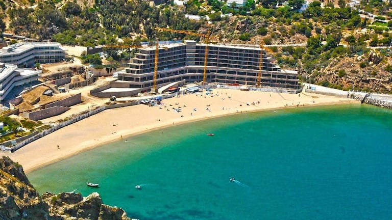 Située dans le nord du Royaume, la plage de Quemado est l'une des plus belles baies marocaines.
