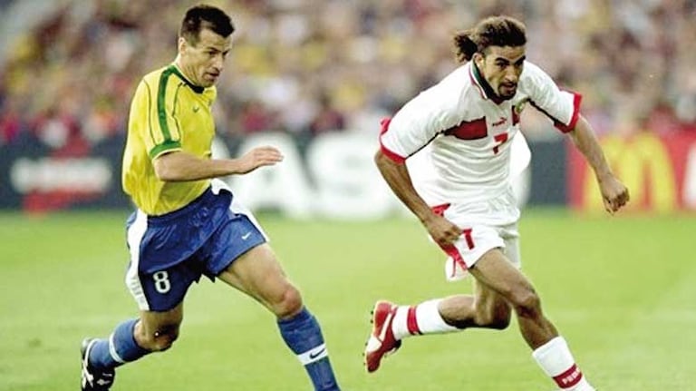Mustapha Hadji lors du Maroc-Brésil en Coupe du monde 1998.