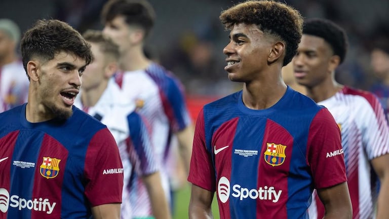 Abdessamad Ezzalzouli et Lamine Yamal sous le maillot du Barça.